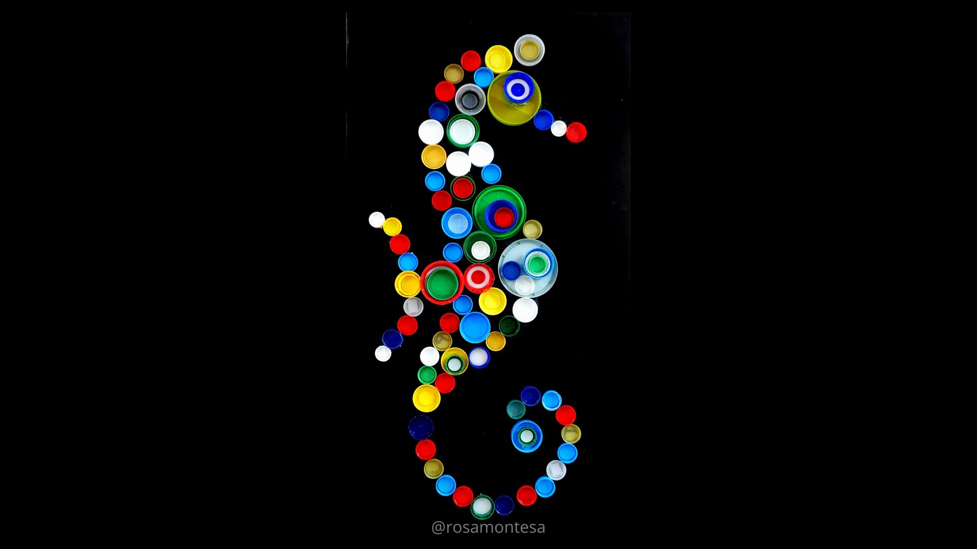 Mosaicos con tapones de plástico - RECICLADO CREATIVO por Rosa Montesa