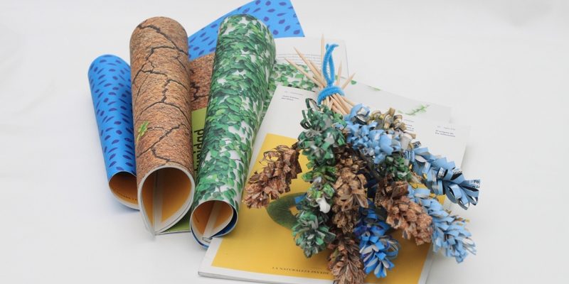 Flores con revistas Ecoembes por Rosa Montesa