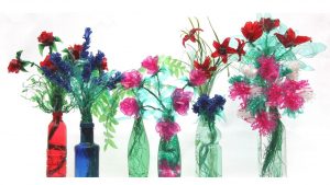 Flores con botellas de plástico