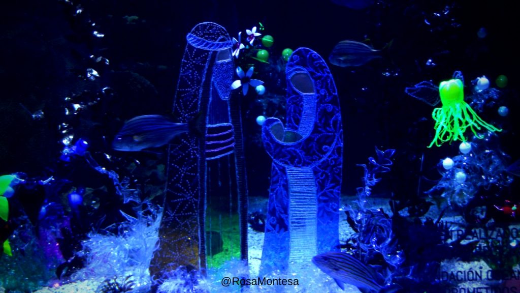 Belén sumergido reciclando botellas de plástico