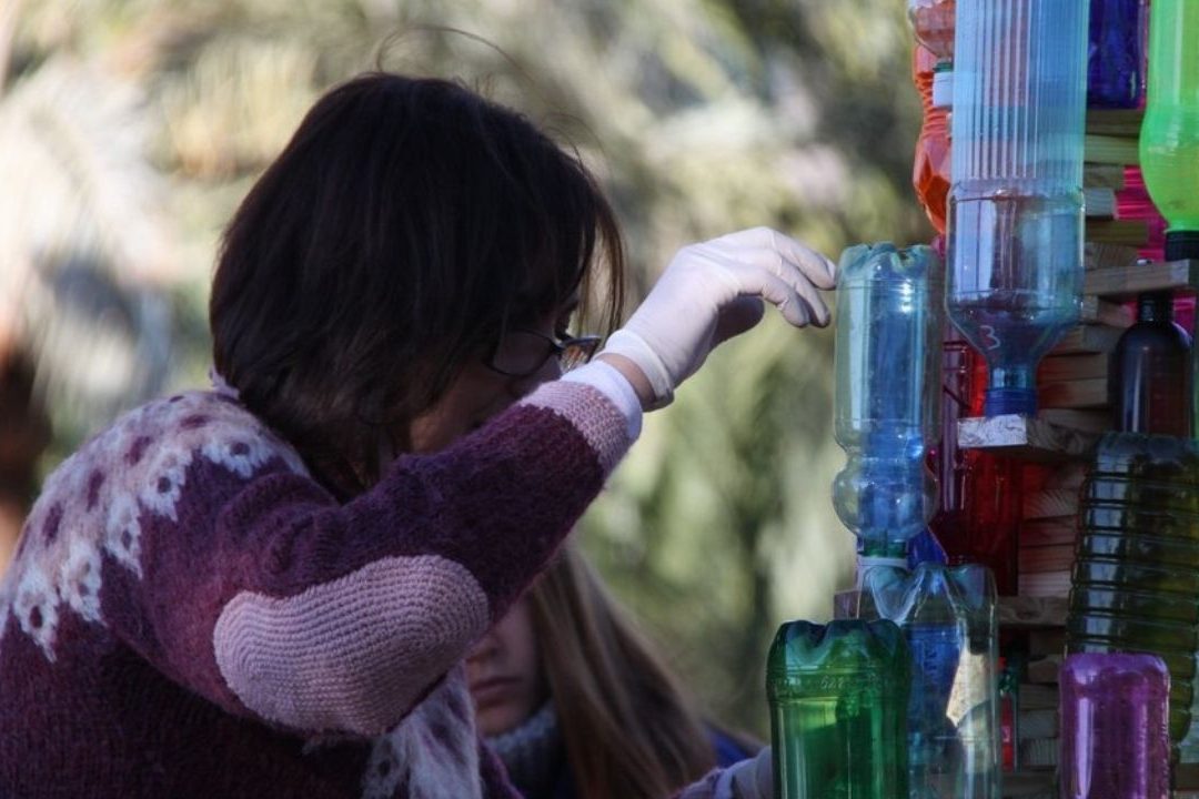Árbol de Navidad con botellas de plástico