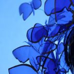 Mariposas azules versioneando a Manolo Valdés