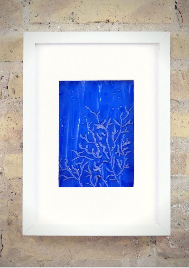 Corales azules - Rosa Montesa - Pirografiado-soldado de plástico