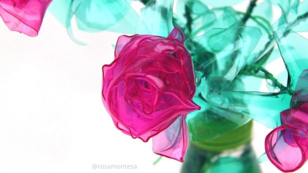 ROSAS ROSAS CON ENVASES DE PLÁSTICO (2) Rosas con envases de plástico por Rosa Montesa Reciclado Creativo